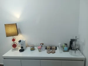 Sala de atendimento aconchegante da Clínica de Estética em Indaiatuba-SP, ideal para sessões de massagem relaxante.